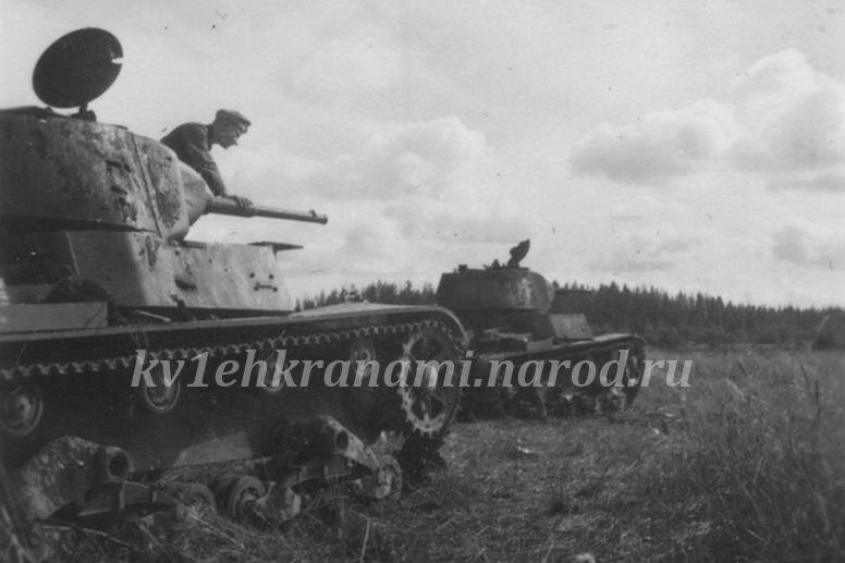 Танки Т-26 из 1-й Краснознаменной танковой дивизии. Мотчино, август 1941 года (коллекция автора)