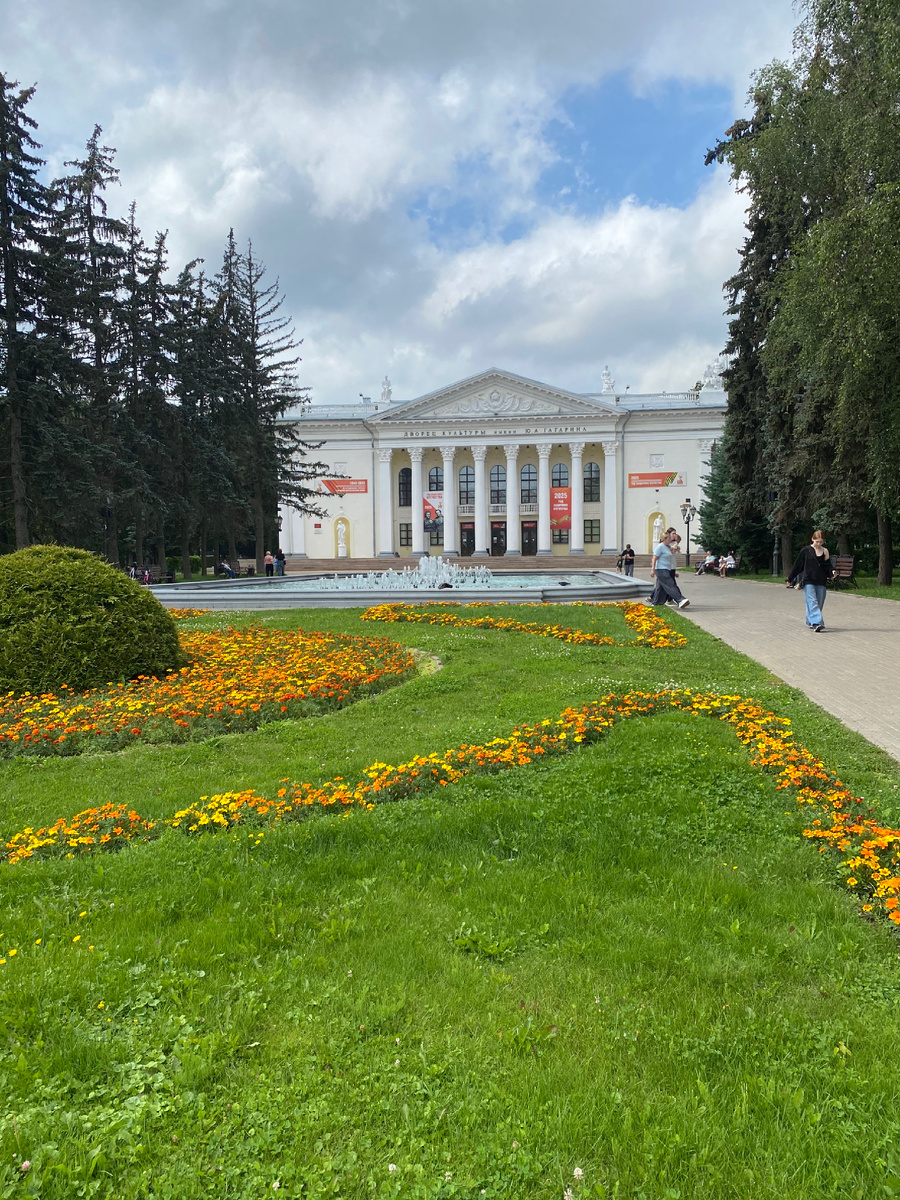 Дом культуры в г. Сергиев-Посад, фото автора. Не кинотеатр, но фото для настроения.