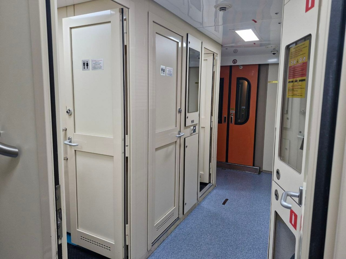 В двухэтажных поездах три туалета — на 64 пассажира при полной посадке вполне достаточно