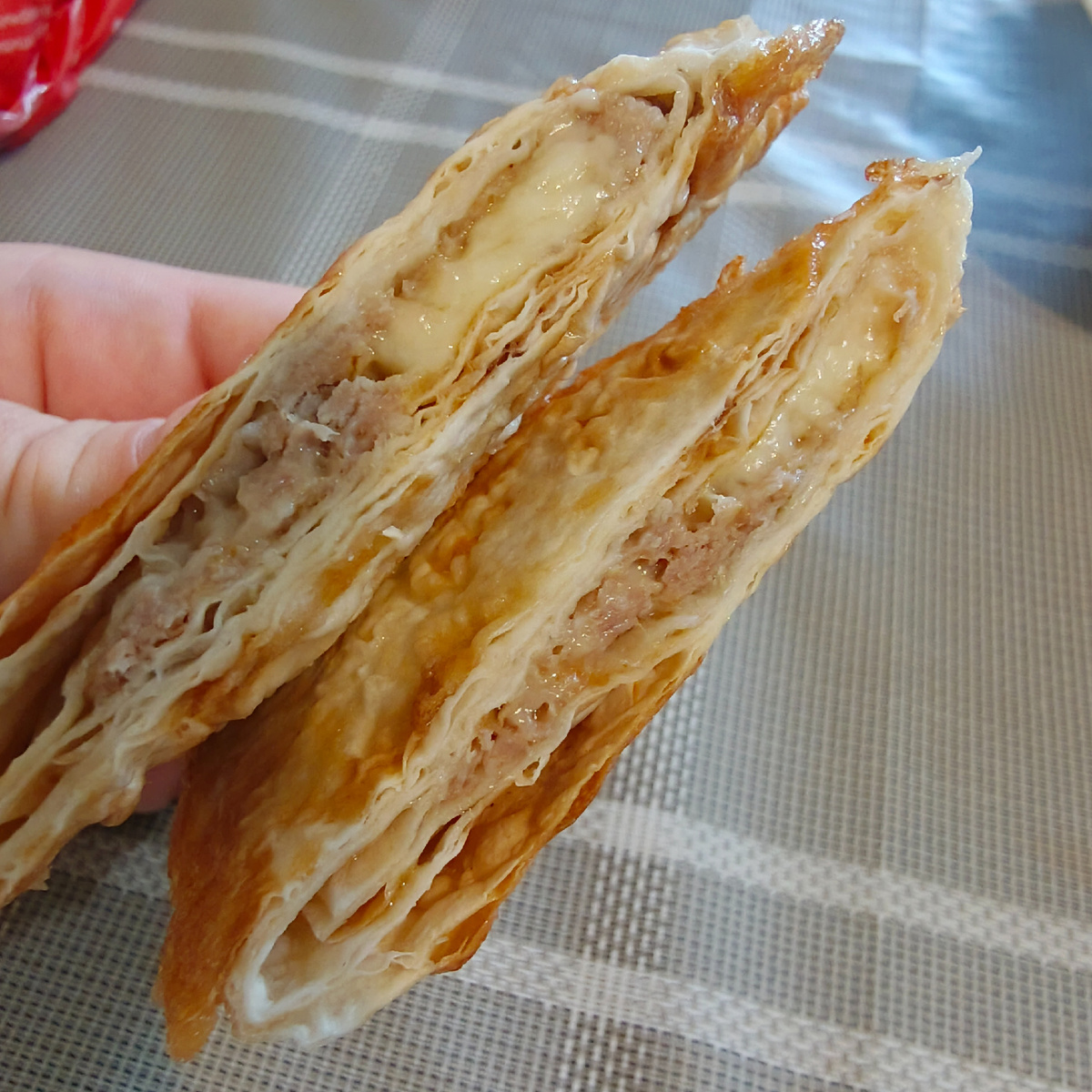 Треугольники с мясом и сыром из лаваша