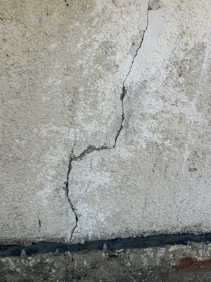 Трещина на нашем домике