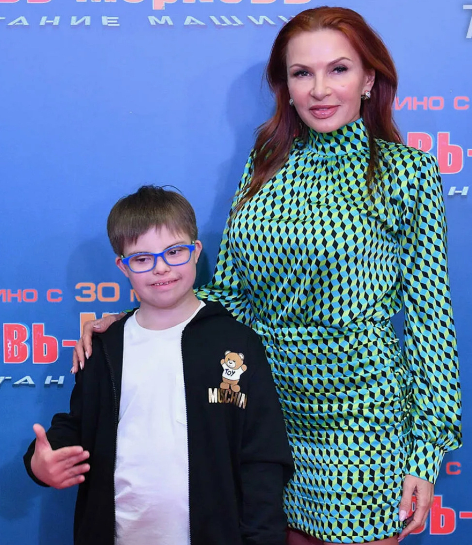 Эвелина Бледанс с сыном