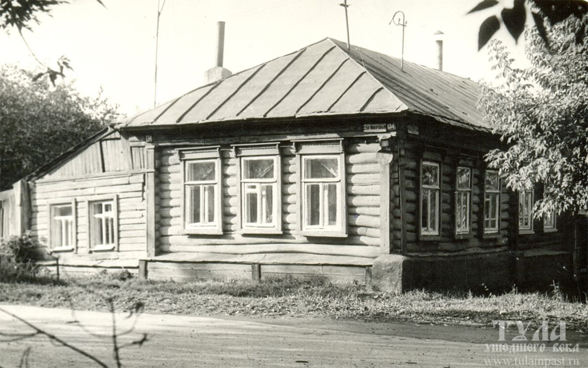 Начало 1980-е годов. Перекресток улицы Братьев Жабровых и переулка Чернышевского (ныне не существует). Фото Александра Наумова