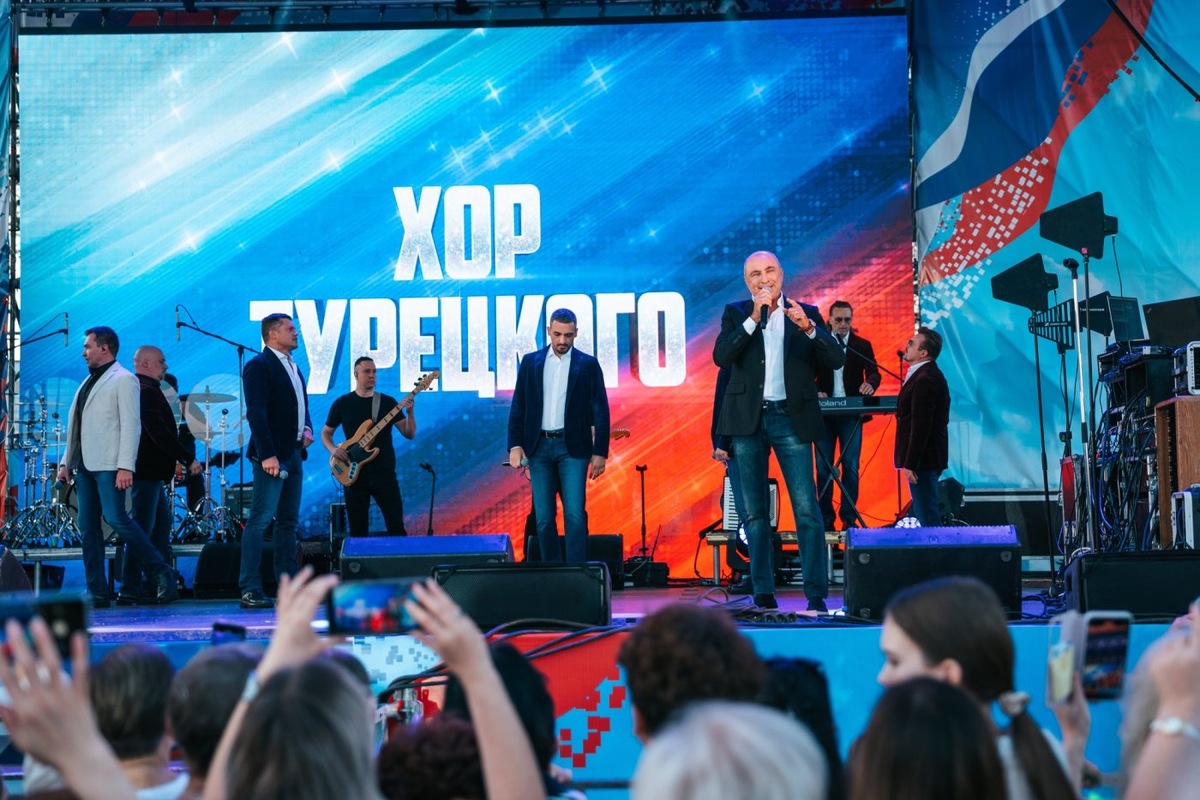    В Когалыме прозвучал гимн России в исполнении «Хора Турецкого»