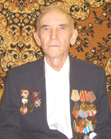 Малявин Валентин Александрович воевал в составе стрелковой дивизии командиром стрелкового взвода