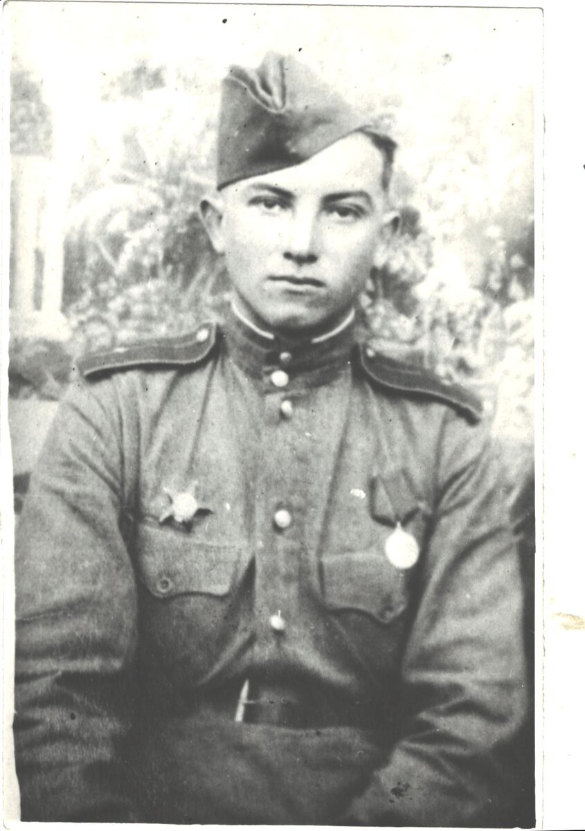 Младший лейтенант Валентин Малявин, 1944 г.