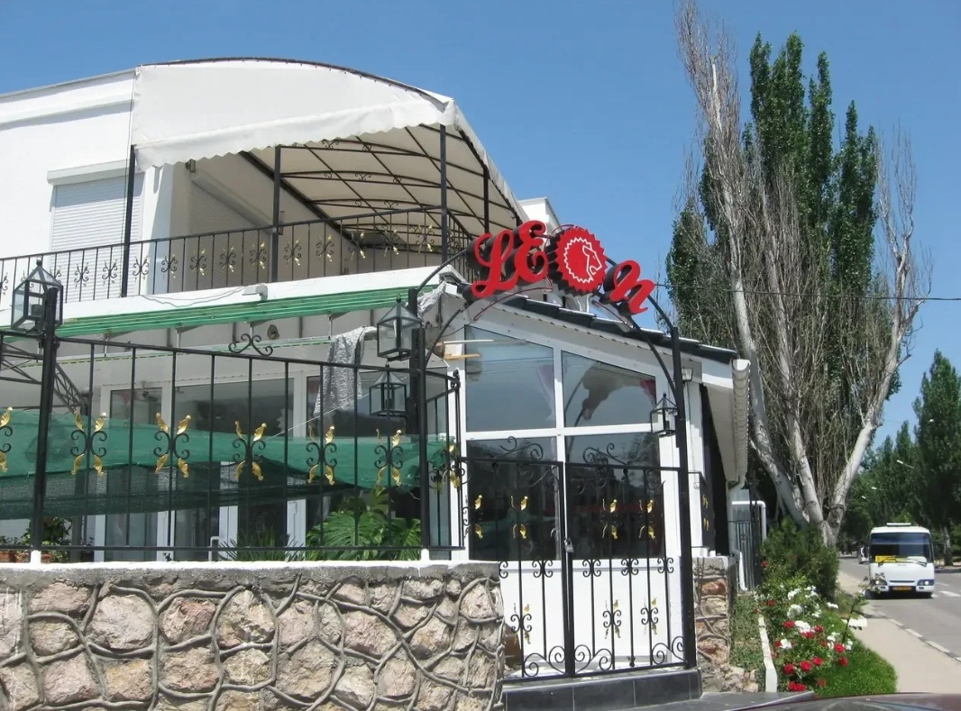 Фото с сайта https://travel.drom.ru/Места/Россия/Республика_Крым/Балаклава/Еда/Кафе/кафе_леон_7829.html