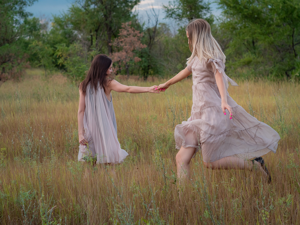 это мы, две подружки