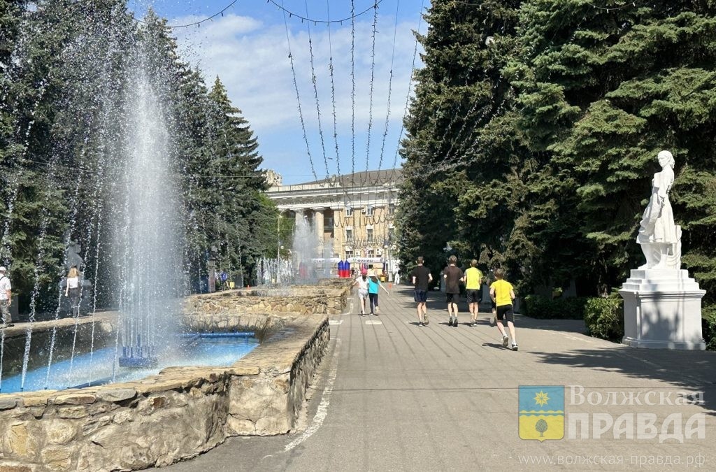     Первостроитель Волжского рассказала, как её сбил в парке детский электромобиль
