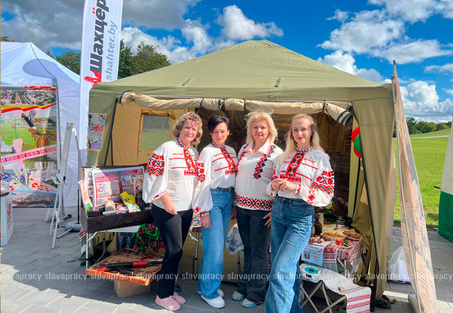     На мемориальном комплексе "Курган Славы" продолжается пятый сезон тематических выставок выходного дня