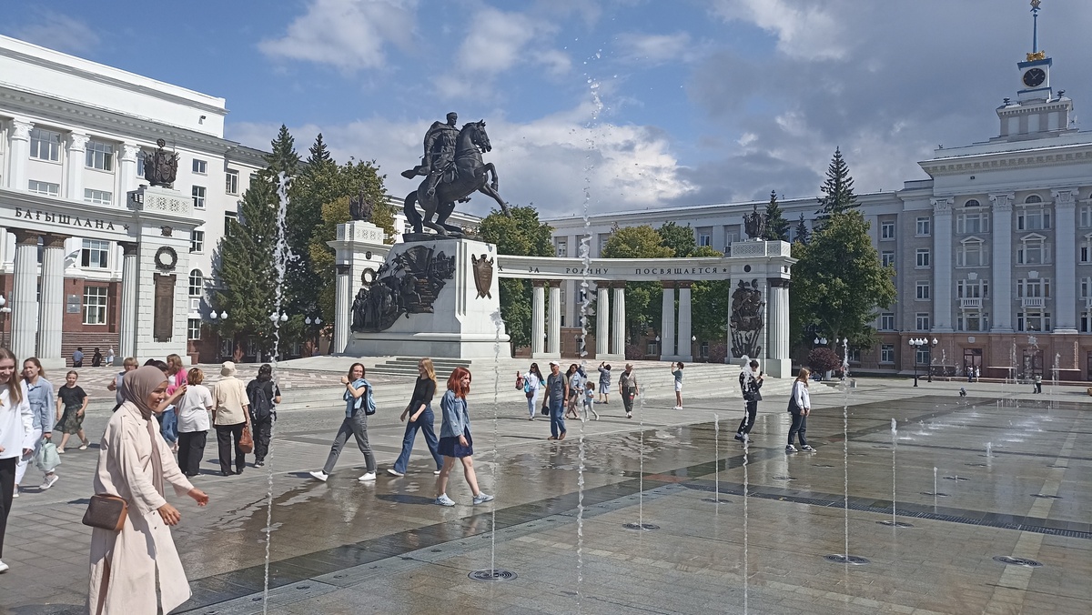 Памятник Герою России Минигали Шаймуратову