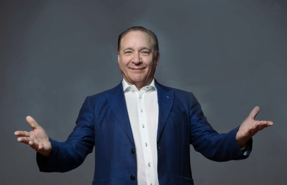 Максим Дунаевский  написал красивую музыку...