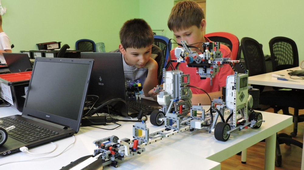    Китайские наборы в школах РФ: образовательный инструмент или угроза безопасности?