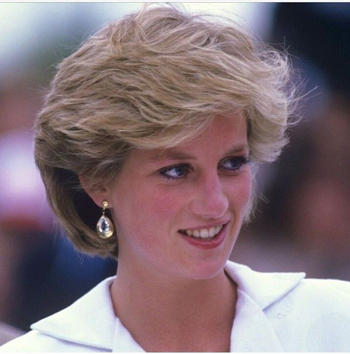 "Netflix" хочет, чтобы Гарри и Меган сняли новый фильм о принцессе Диане. Разумеется, скандальный. 