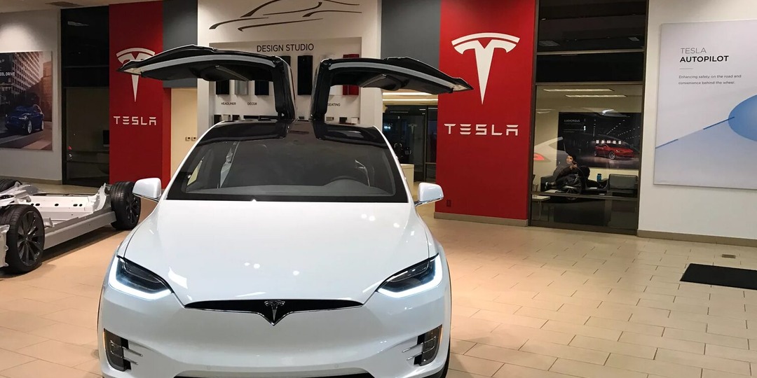 Тайная стратегия Tesla: как бренд возвращается в Россию без официального дилера