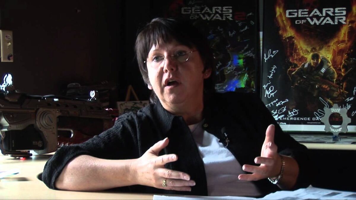 Карен Тревисс. Работала в полиции, общалась со "спецами", когда писала свои книги...