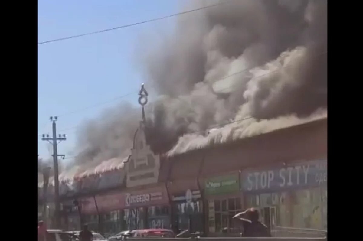    Магазин загорелся на площади 1500 кв. метров в Ставропольском крае