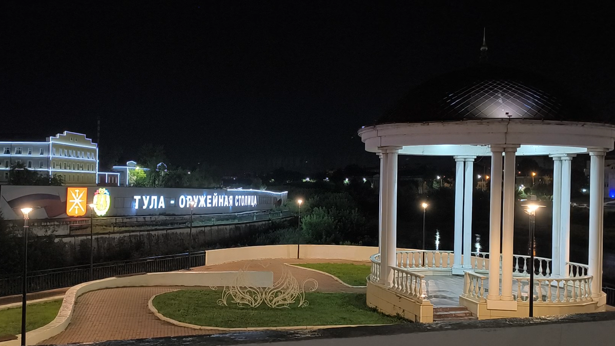 Красивая беседка у моста по ул. Октябрьской Фото: Книга Приключений