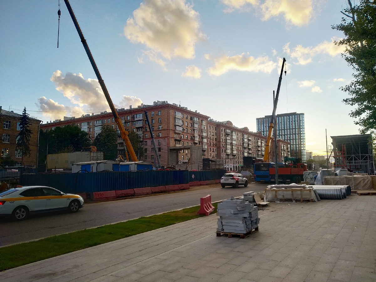 Вестибюль ст. "Академическая" в августе 2025 года, фото автора