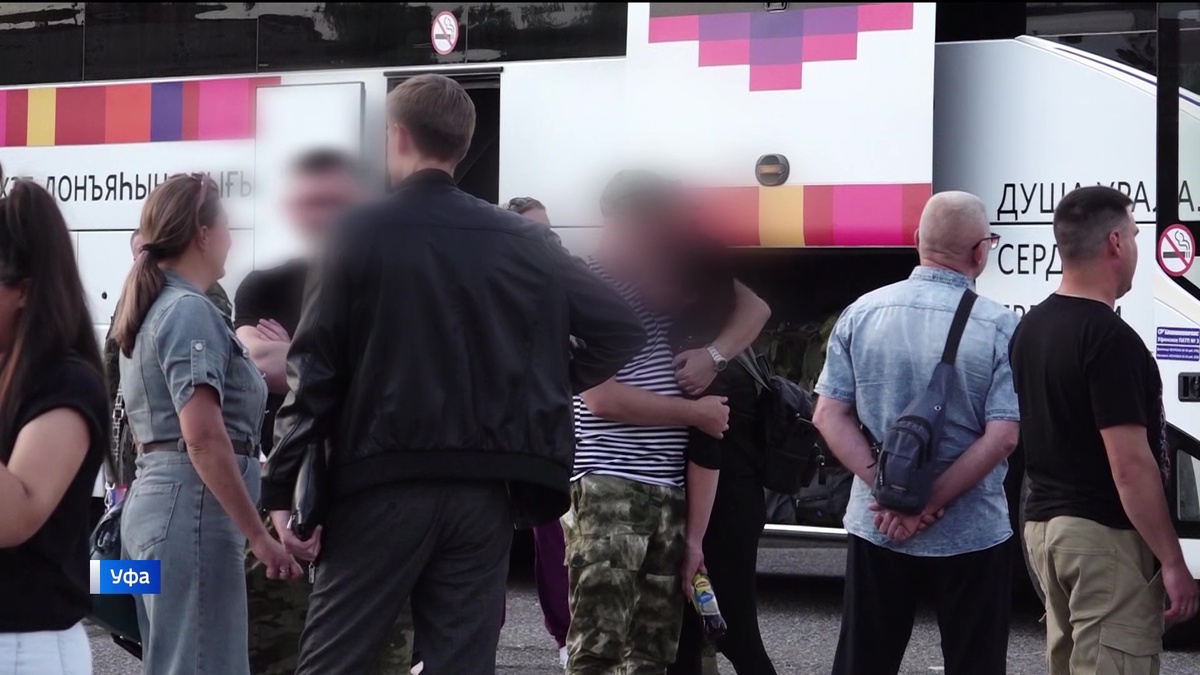    В Уфе с площади перед «Уфа-Ареной» в зону СВО отправились 60 бойцов