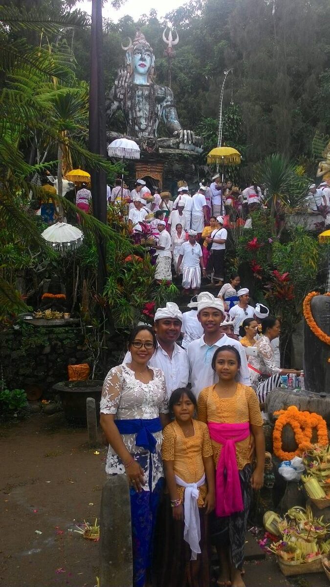 Сустер и ее семья