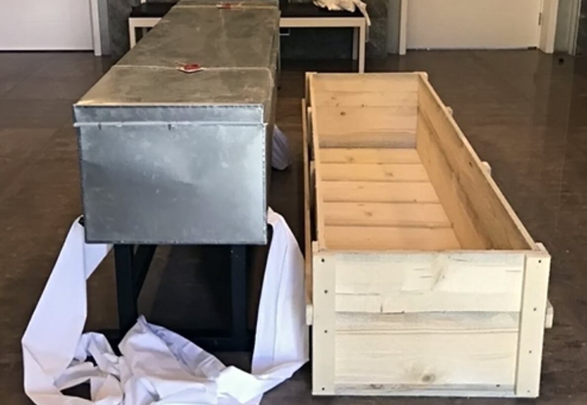    Гроб груз 200. Источник фотографии: apostol54.ru