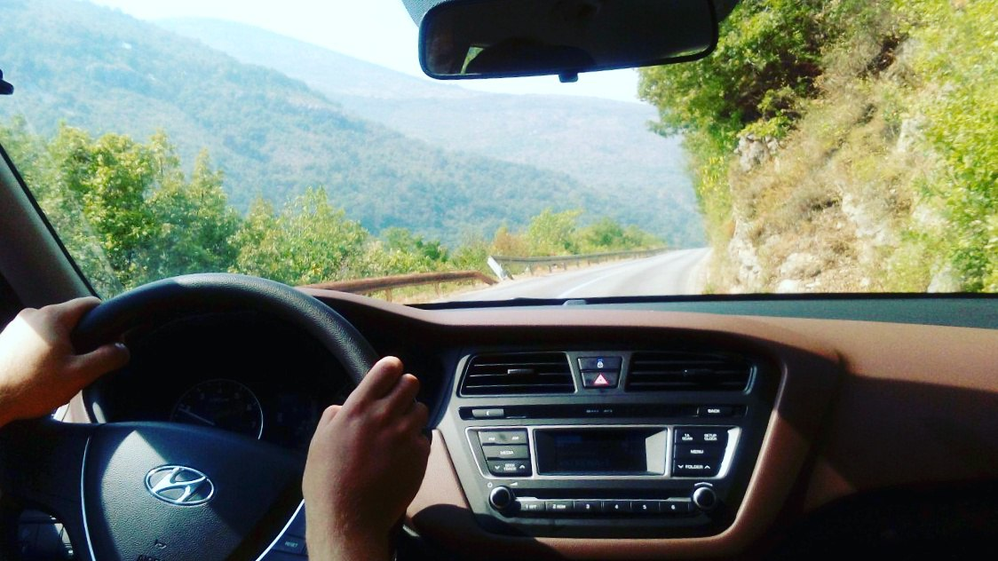 По дорогам Черногори на Хендае.