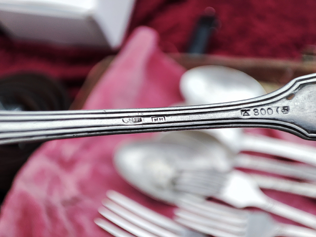 А теперь, внимание, клеймо!