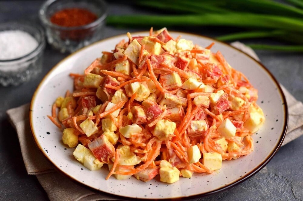 Салат с морковкой по-корейски.