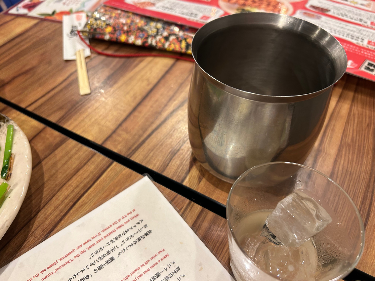 Ведро для костей нам поставили.