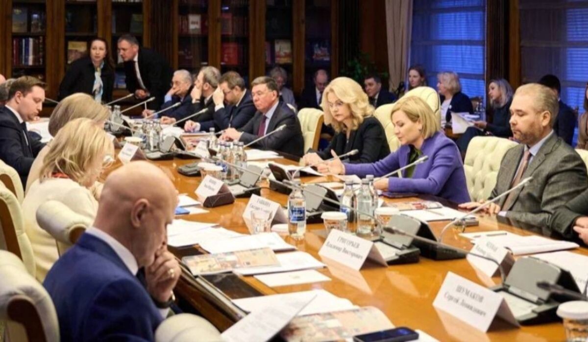     Заседание организационного комитета по подготовке и проведению XI Санкт-Петербургского международного форума объединённых культур под руководством Татьяны Голиковой. Источник: unitedcultures.ru Автор фото: Правительство РФ