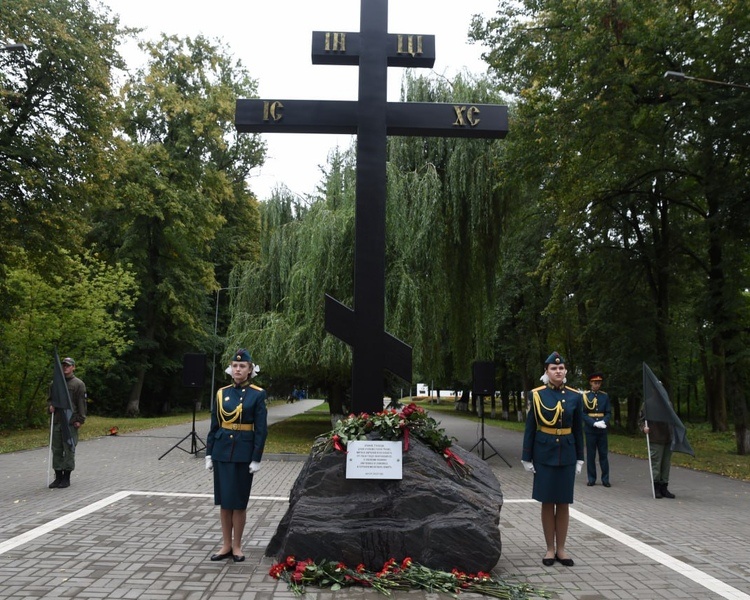     В Курске на мемориале «Жертвам фашизма» открыли Памятный крест