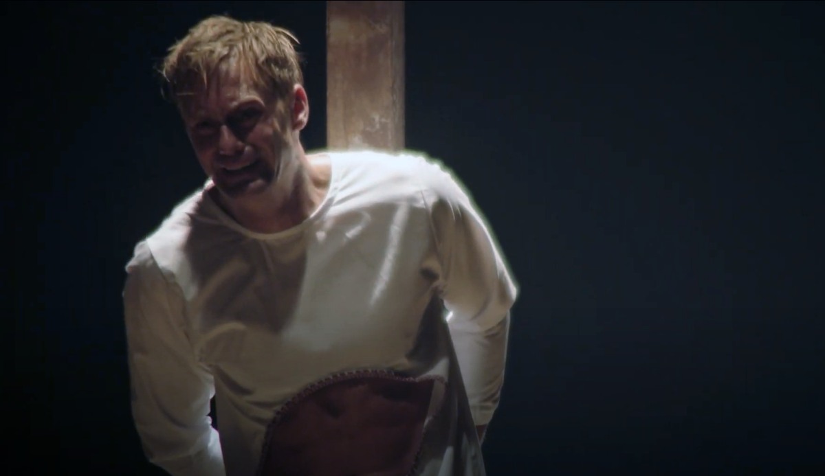 Кадр из фильма «Бескрайний бассейн» (2023)