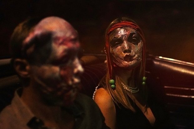 Кадр из фильма «Бескрайний бассейн» (2023)