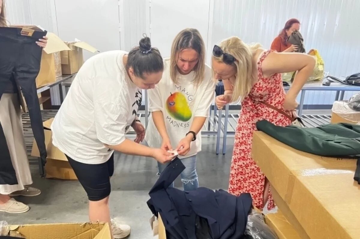    В Волгограде многодетным раздают бесплатную школьную форму