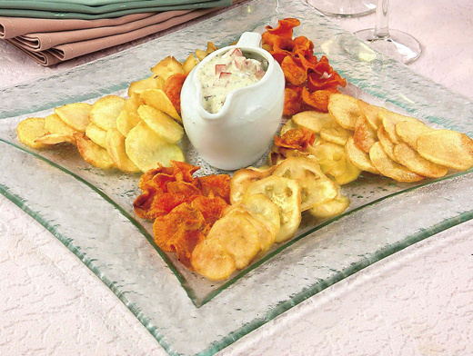    Хрустящие картофельные ломтики сегодня — один из самых популярных снеков. Фото: mmenu.com