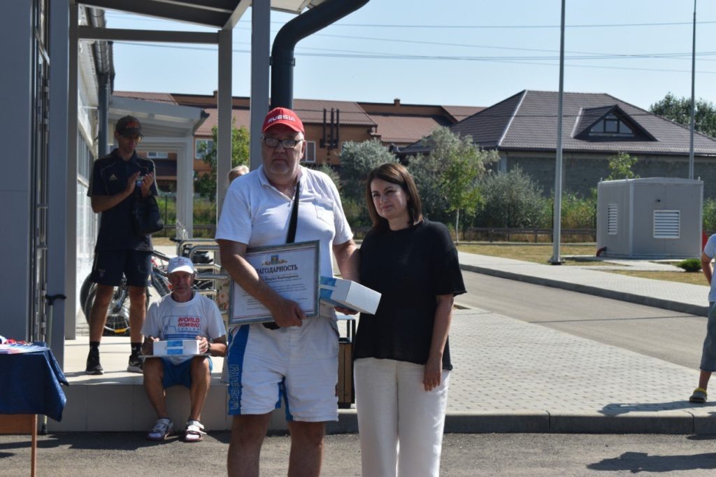    Благодарностью главы Темрюкского района были отмечены заслуженные мастера гребного спорта.