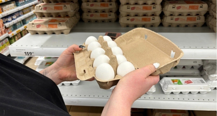    Как почистить яйца, чтобы скорлупа не крошилась - белок останется целым