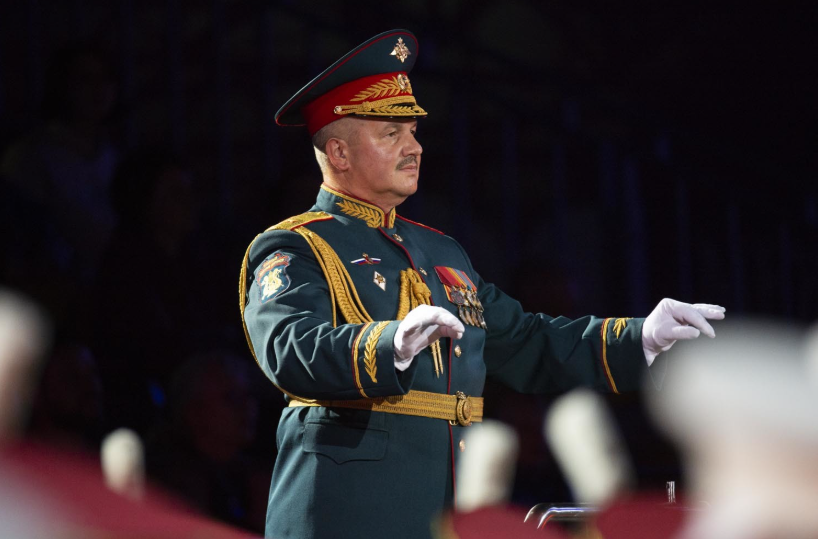 Музыкальный руководитель Международного военно-музыкального фестиваля «Спасская башня», начальник Военно-оркестровой службы Вооружённых сил Российской Федерации — главный военный дирижёр генерал-майор Тимофей Маякин © Пресс-служба Международного военно-музыкального фестиваля «Спасская башня» / Третьяк Николай