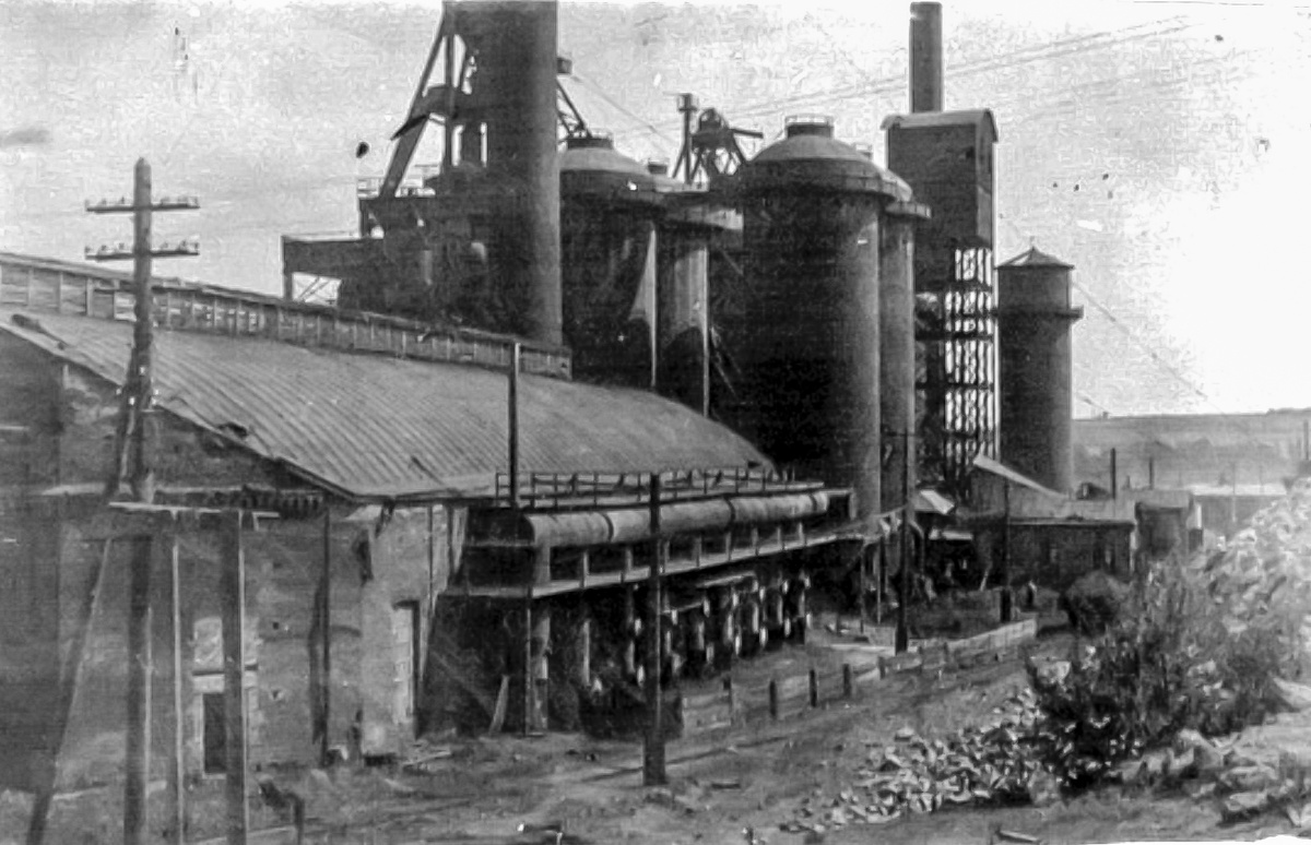 Конец 1920 - х гг. Вид доменных печей Косогорского металлургического завода.