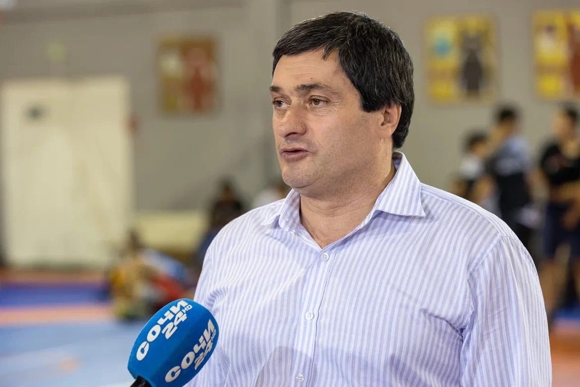 Джемал Губаз даёт интервью Сочинскому телеканалу