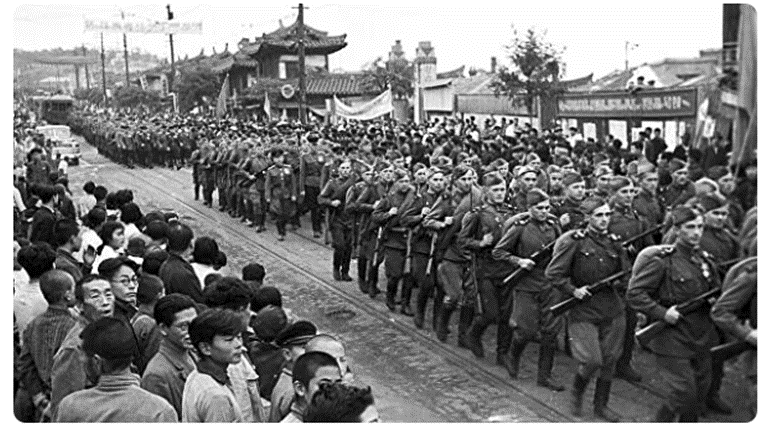 Советские войска в осовбожденном корейском городе. Из открытых источников