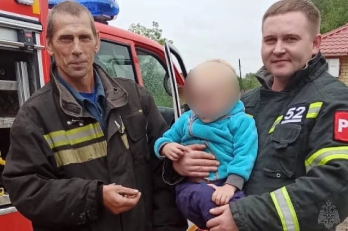    В Тверской области спасатели МЧС помогли заблокированному в машине малышу