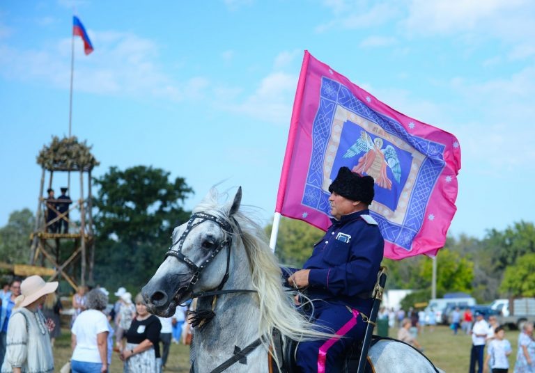    В Илекском районе прошёл XXII фестиваль «Оренбург – форпост России» Алла Черкесатова