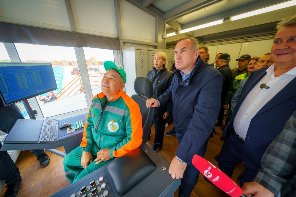    Губернатор ХМАО запустил производственную линию сортировки на одном из заводов Югорского лесопромышленного холдинга