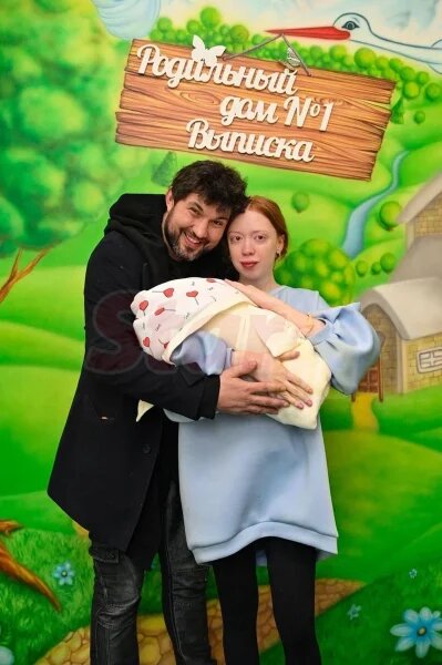    Бари Алибасов с семьей. Фото: КП