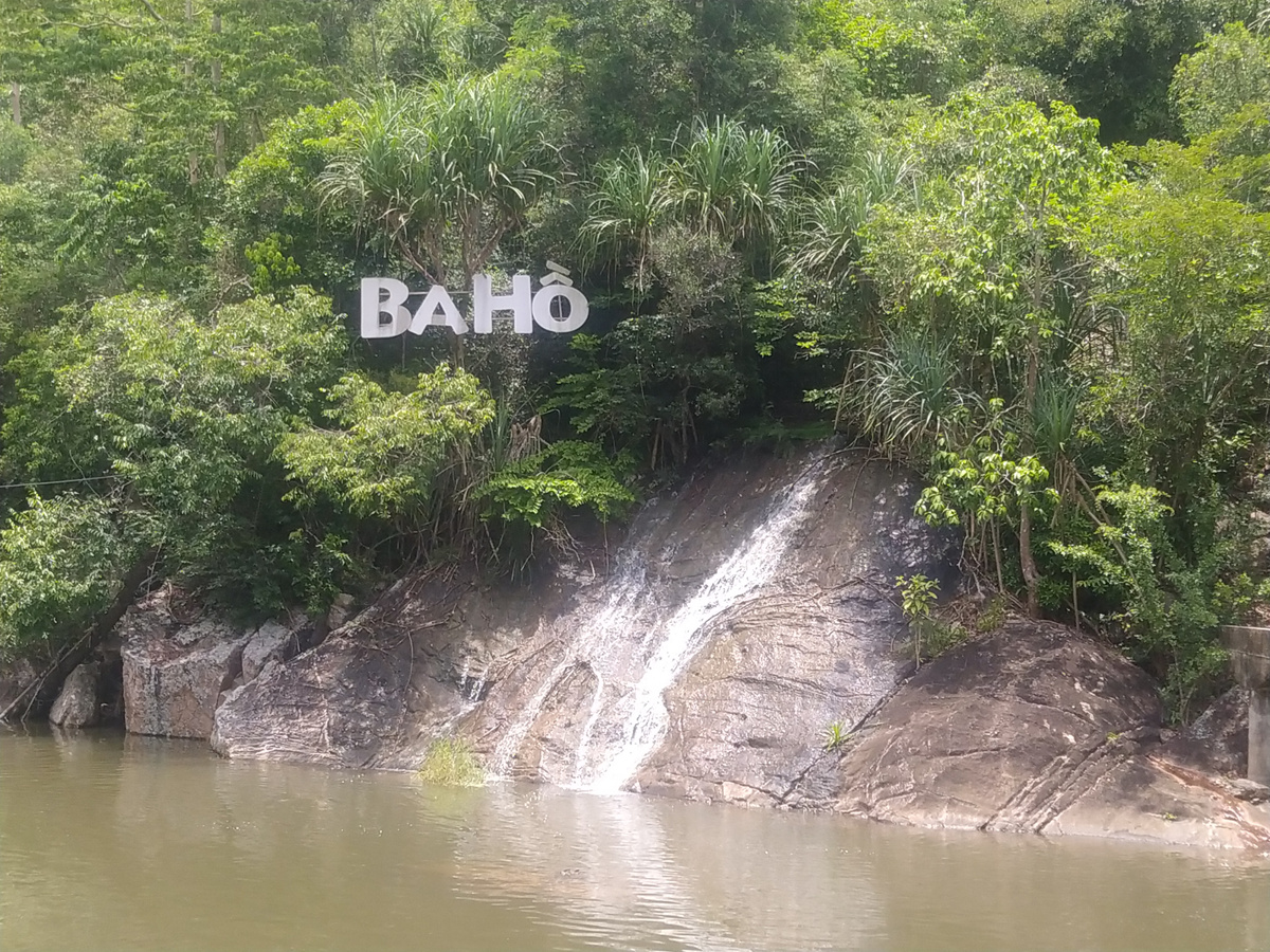 Первый водопад Ба Хо