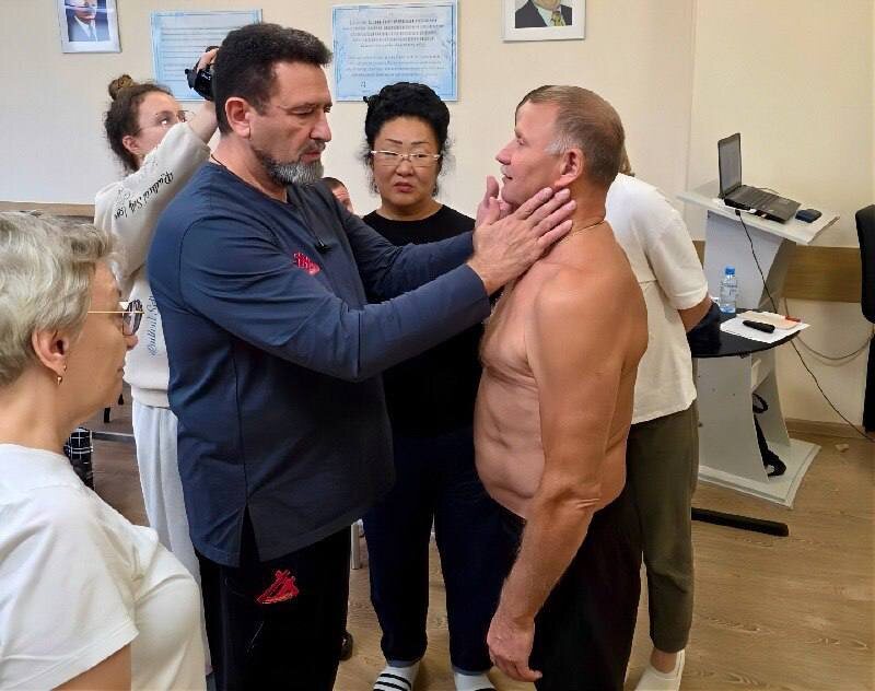 22.08.2025 г. Первый день семинара "Особенности эмоциональной коррекции методом сканирующей кинезиологии" в г. Москве. Преподаватель: основатель Школы сканирующей кинезиологии Вениамин Иванович Сущевский.