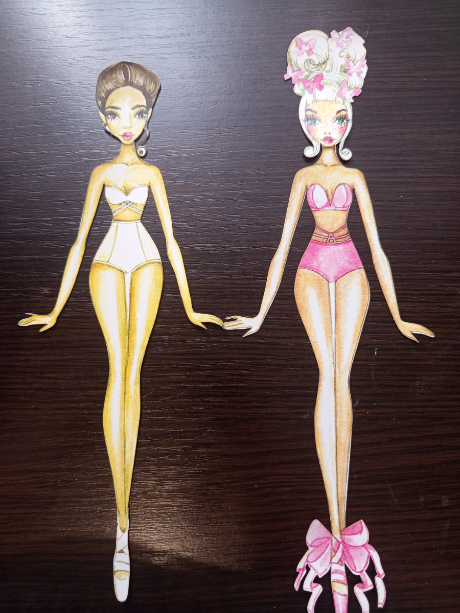 Левая кукла претерпела преобразования,срезаны лишние банты и локоны 