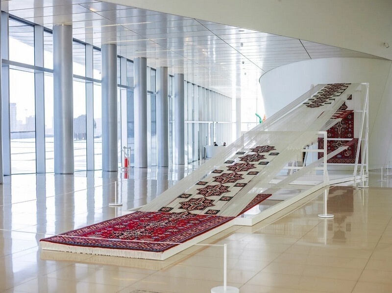    Азербайджанский художник превращает традиционные ковры в современное искусство